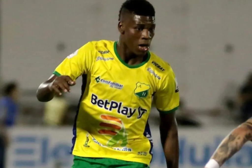 Jhon Lerma con la camiseta de Atlético Huila.