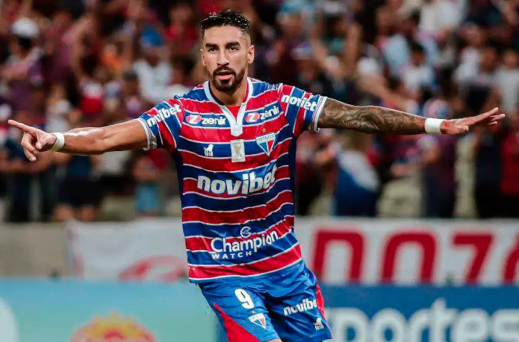 Colo Colo oficializó su demanda contra Juan Martín Lucero y Fortaleza de Brasil