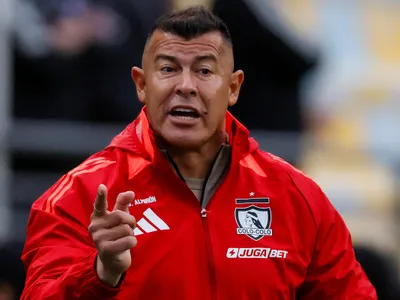 «Se puede dar»: Jorge Almirón palpita salida de importante jugador de Colo-Colo