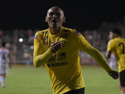 [VIDEO] Chupete inmortal: Humberto Suazo marca un doblete en su reestreno con San Luis de Quillota