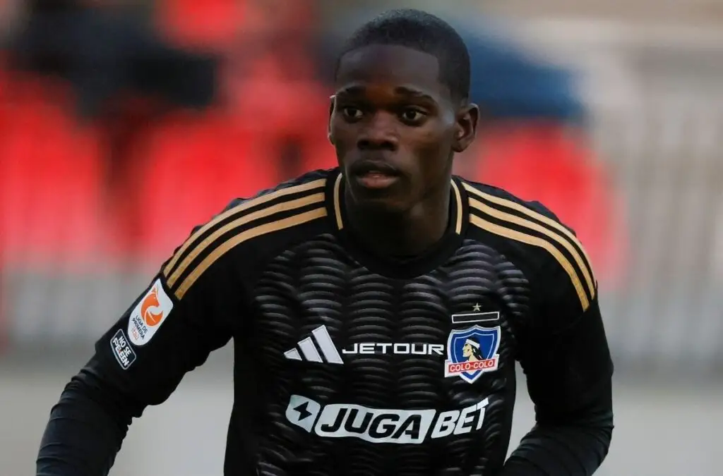 Manley Clerveaux hizo su debut con el primer equipo de Colo-Colo.