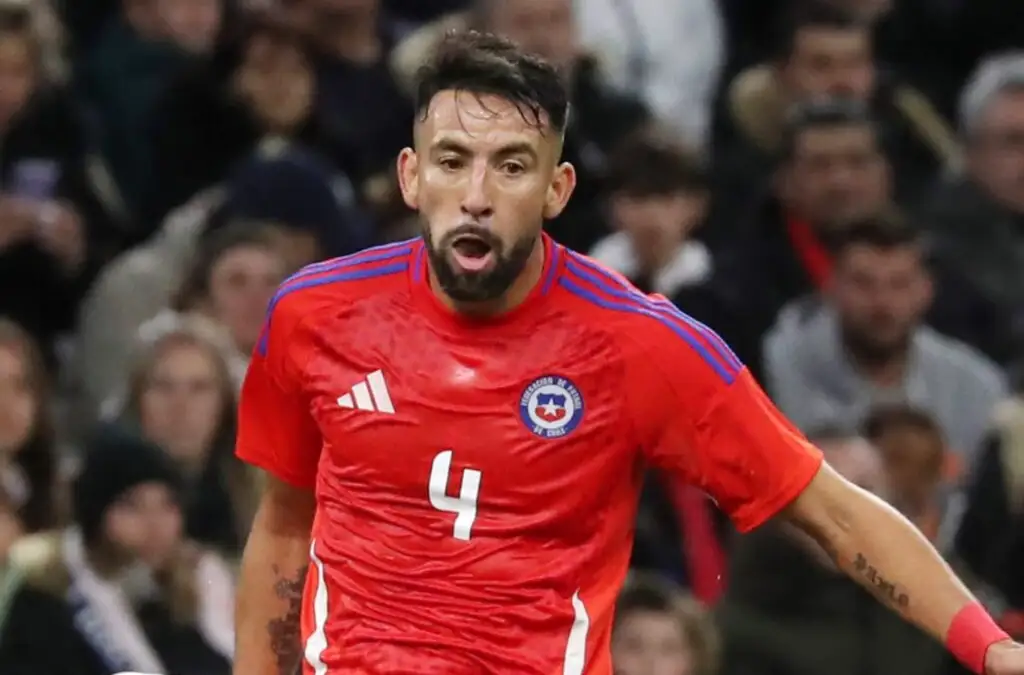 Mauricio Isla es opción para reforzar a Colo-Colo.
