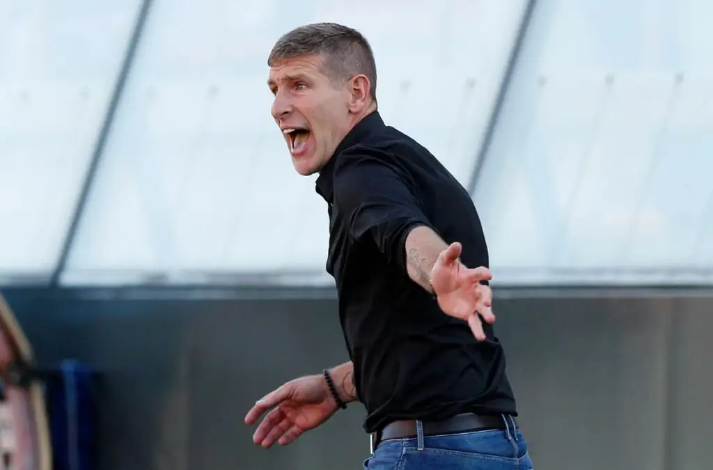 Martín Palermo ha tenido experiencia en Chile dirigiendo a Unión Española y Curicó Unido, con cuestionados resultados, especialmente en este último donde terminó con un 24,7% de rendimiento.
