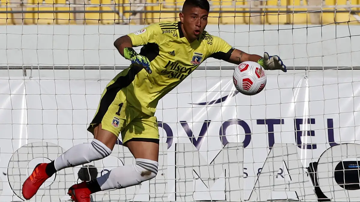 Futbol, Everton vs Colo Colo. Fecha 4, campeonato Nacional 2021. El arquero de Colo Colo Brayan Cortes es fotografiado durante el partido de primera division contra Everton disputado en el estadio Sausalito de Vina del Mar, Chile. 18/04/2021 Andres Pina/Photosport Football, Everton vs Colo Colo. 4th date, 2021 National Championship. Colo Colo’s goalkeeper Brayan Cortes is pictured during the first division match against Everton held at the Sausalito stadium in Vina del Mar, Chile. 18/04/2021 Andres Pina/Photosport