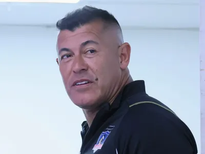 «Quién no querría tenerlos»: Jorge Almirón le abre las puertas de Colo-Colo a la llegada de dos volantes