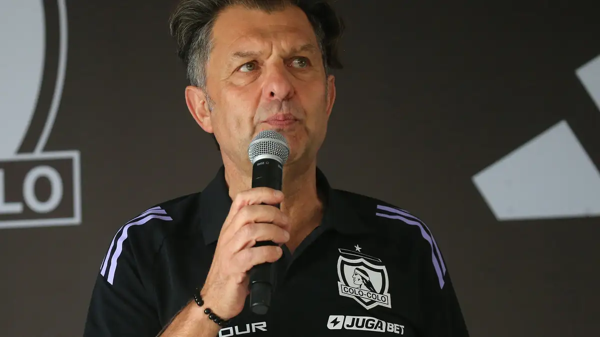 Futbol, Presentacion camiseta de Colo Colo. Colo Colo presentan la camiseta de la para la temporada 2025. Santiago, Chile. 8/1/2023 Javier Salvo/Photosport Football, Colo Colo shirt presentation. Colo Colo presents the jersey for the 2025 season. Santiago, Chile. 8/1/2023 Javier Salvo/Photosport