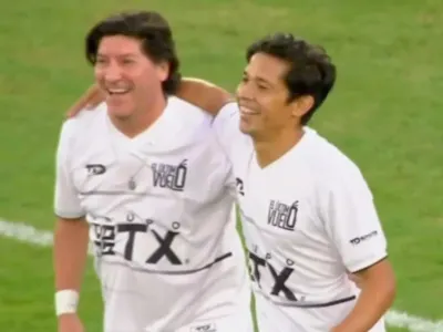 [VIDEO] Como en 2006: Así fue el golazo de Matías Fernández en la despedida de Jaime Valdés
