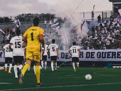 Polémico ex delantero de la UC se puso la camiseta de Colo-Colo de Todos los Tiempos para disputar amistoso internacional