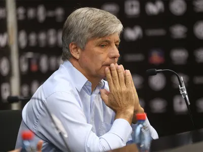 «Es una conversación entre sordos y mudos»: La negociación de Colo-Colo por Cabral está suspendida pero no caída