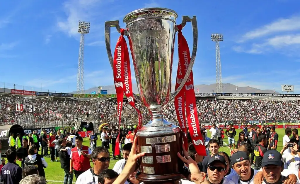 ‘Coca’ Mendoza bajó a Colo-Colo de la carrera por el título.