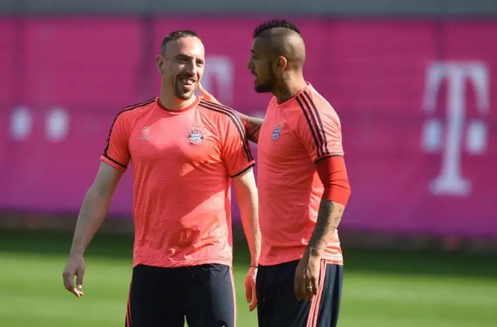 Franck Ribery y Arturo Vidal compartiendo en Alemania.