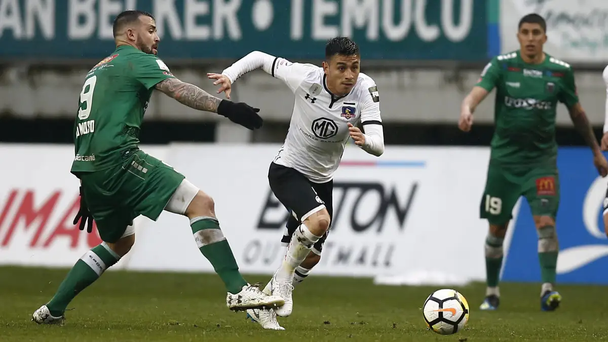Futbol, Deportes Temuco vs Colo Colo. Decimoctava fecha, campeonato nacional 2018. El jugador de Colo Colo Claudio Baeza, disputa el balon contra Deportes Temuco durante el partido de primera division en el estadio Bicentenario German Becker en Temuco, Chile. 04/08/2018 Javier Torres/Photosport***** Football, Deportes Temuco vs Colo Colo. 18th date, National Championship 2018. Colo Colo’s player Claudio Baeza battles for the ball against Deportes Temuco during the first division football match at the Bicentenario German Becker stadium in Temuco, Chile. 04/08/2018 Javier Torres//Photosport