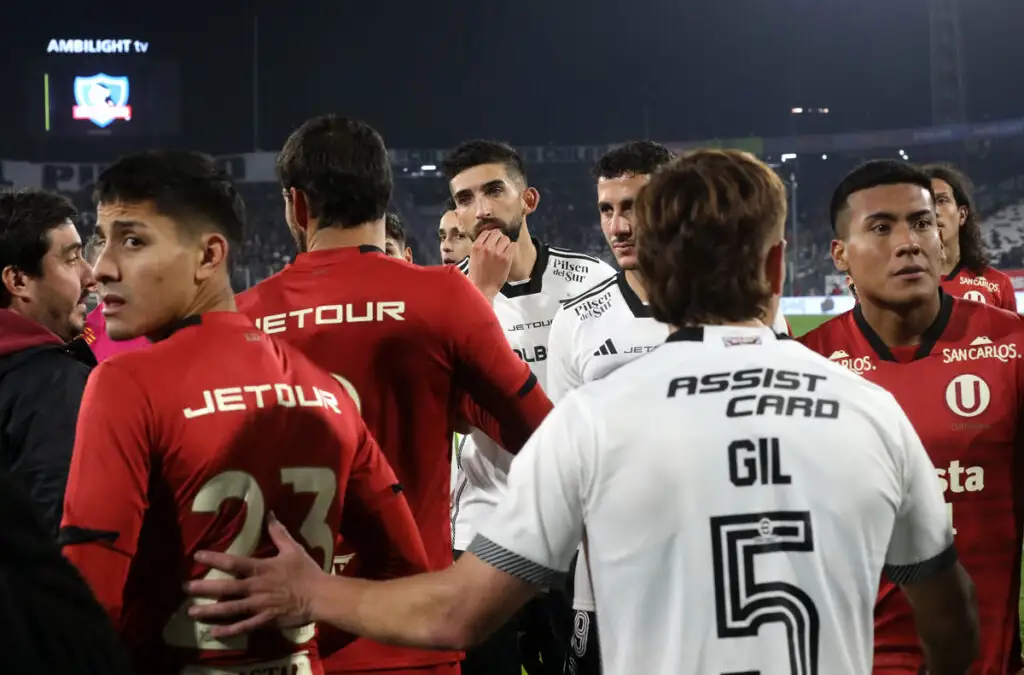 Graves incidentes se vivieron en el duelo amistoso entre Colo-Colo y Universitario.