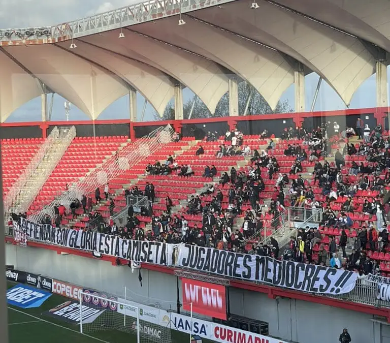 Lienzo colgado por la Garra Blanca en el último partido de Colo-Colo.