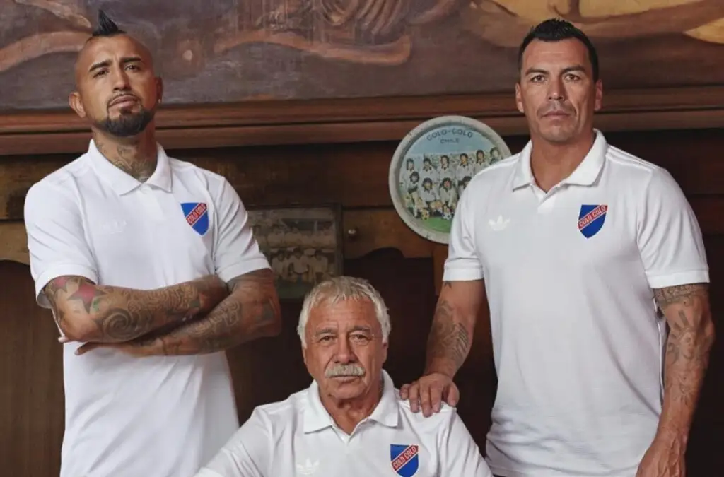 Hinchas de Colo-Colo votaron por el mejor jugador de la historia de Colo-Colo.