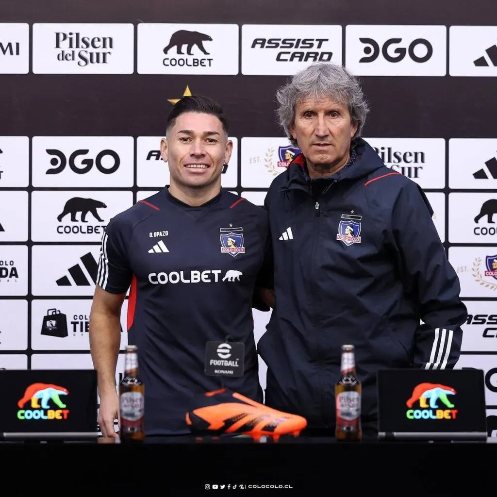 Daniel Morón y Óscar Opazo en su presentación como nuevo refuerzo de Colo-Colo