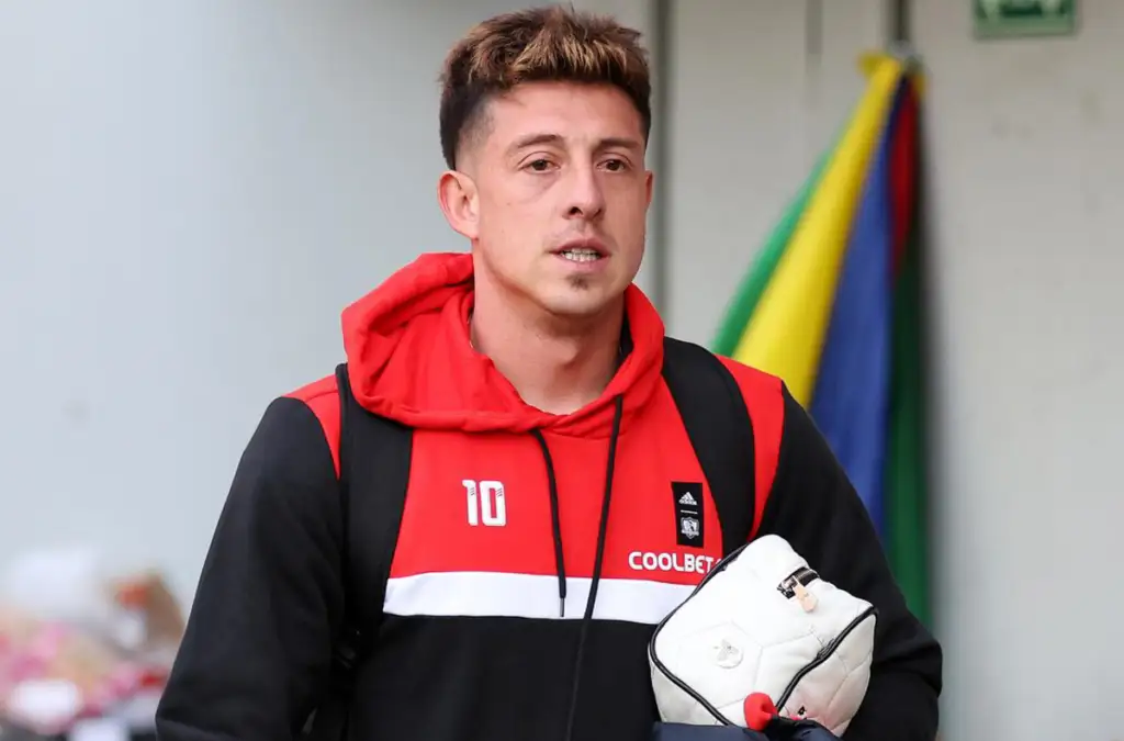 Pablo Parra es uno de los futbolistas que busca volver a ser opción en Colo-Colo.