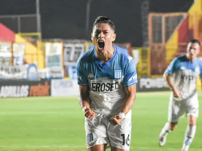 [VIDEO]: Óscar Opazo deja atrás los malos ratos y anota un golazo en su debut como titular