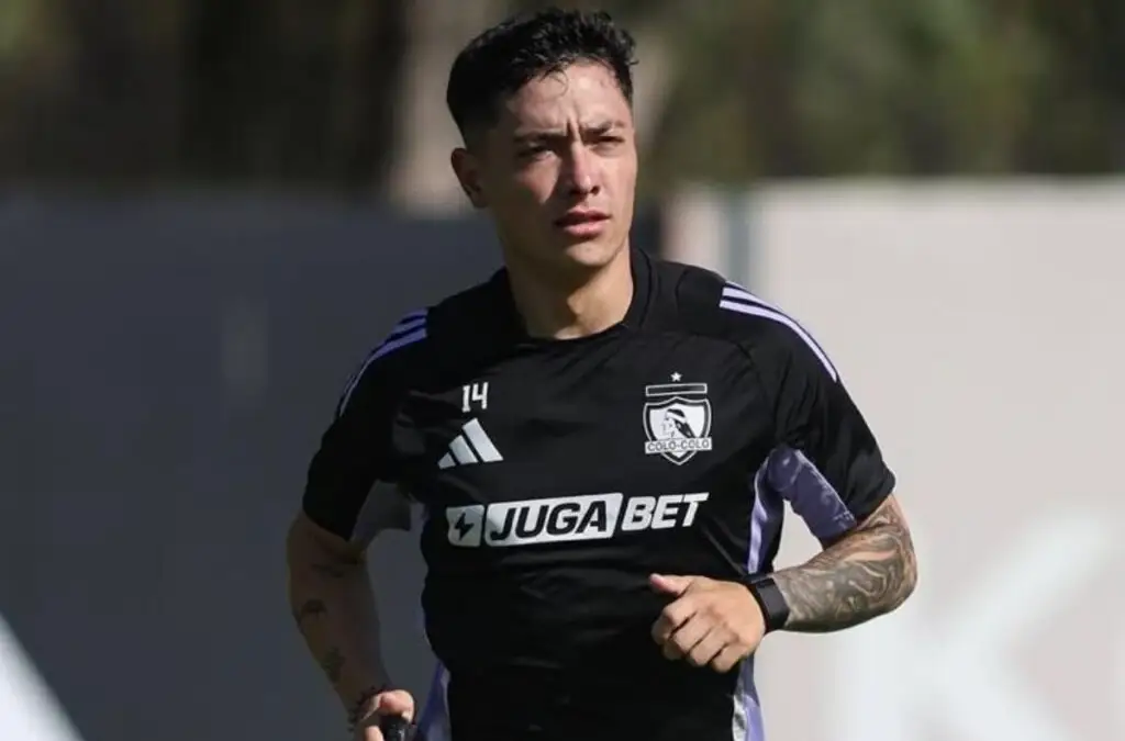 Colo-Colo dejaría partir al atacante como préstamo si sella su renovación.