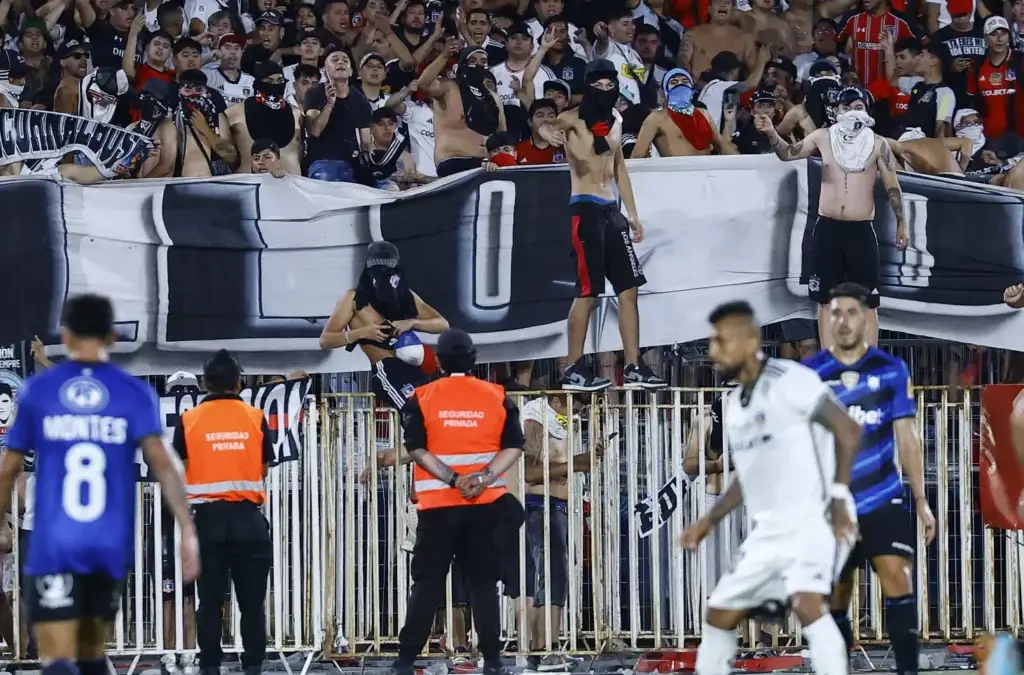La barra de Colo-Colo protagonizó serios incidentes durante la Supercopa 2024.