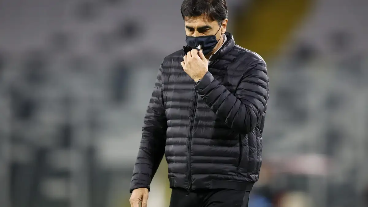 Futbol, Colo Colo vs O’Higgins Tercera fecha, primera rueda Campeonato 2021. El entrenador de Colo Colo Gustavo Quinteros dirige a sus jugadores durante el partido contra O’Higgins por primera division en el estadio Monumental, Santiago, Chile. 11/04/2021 Felipe Zanca/Photosport Football, Colo Colo vs O’Higgins Third date Championship 2021. Colo Colo’s head coach Gustavo Quinteros gives intructions to his players during first division football match against O’Higgins at the Monumental stadium in Santiago, Chile. 11/04/2021 Felipe Zanca/Photosport