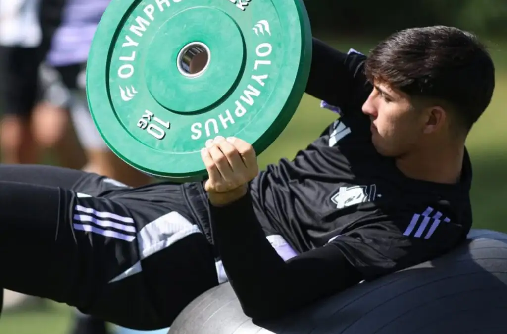 Gabriel Maureira se sumó a los entrenamientos con el primer equipo de Colo-Colo.