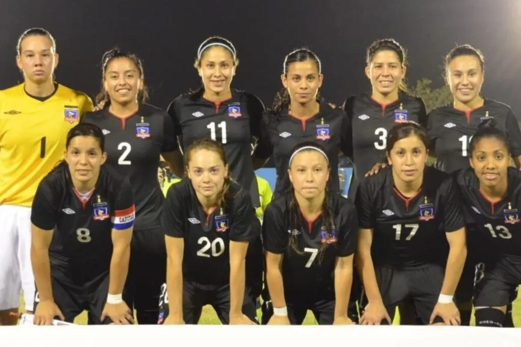Formación de Colo-Colo Femenino en la final de la Copa Libertadores 2012.