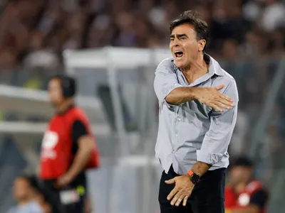 Acusan a Gustavo Quinteros de poca autocrítica y le hacen ácida crítica tras caída de Colo Colo: «Siempre tiene ese recurso»