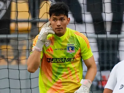 «No es lo mismo jugar en la Proyección»: La mesura de Eduardo Villanueva tras su debut por Colo-Colo