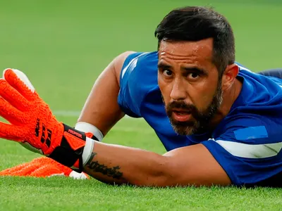 No lo puede creer: El lapidario informe que preocupa a Claudio Bravo y sentencia su futuro: «Va a ser difícil»