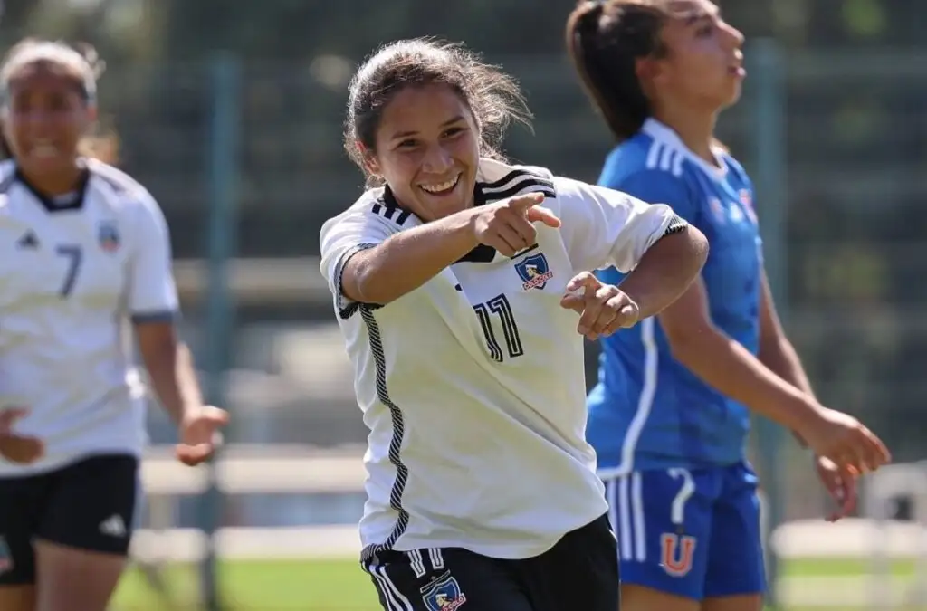 Colo-Colo venció a Universidad de Chile.