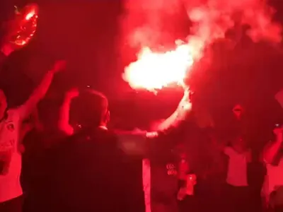 [VIDEO] ¡Locura total! Hinchas albos recibieron en masa en el Estadio Monumental a los campeones de la estrella 33