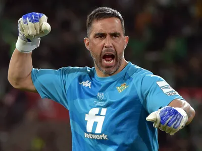 ¡Atento, Colo-Colo! Claudio Bravo tomó una decisión de cara a su futuro profesional