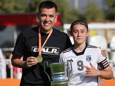 «Por hacerme vibrar»: La emotiva dedicatoria de Carlos Muñoz a Catalina tras ser campeona en Colo-Colo