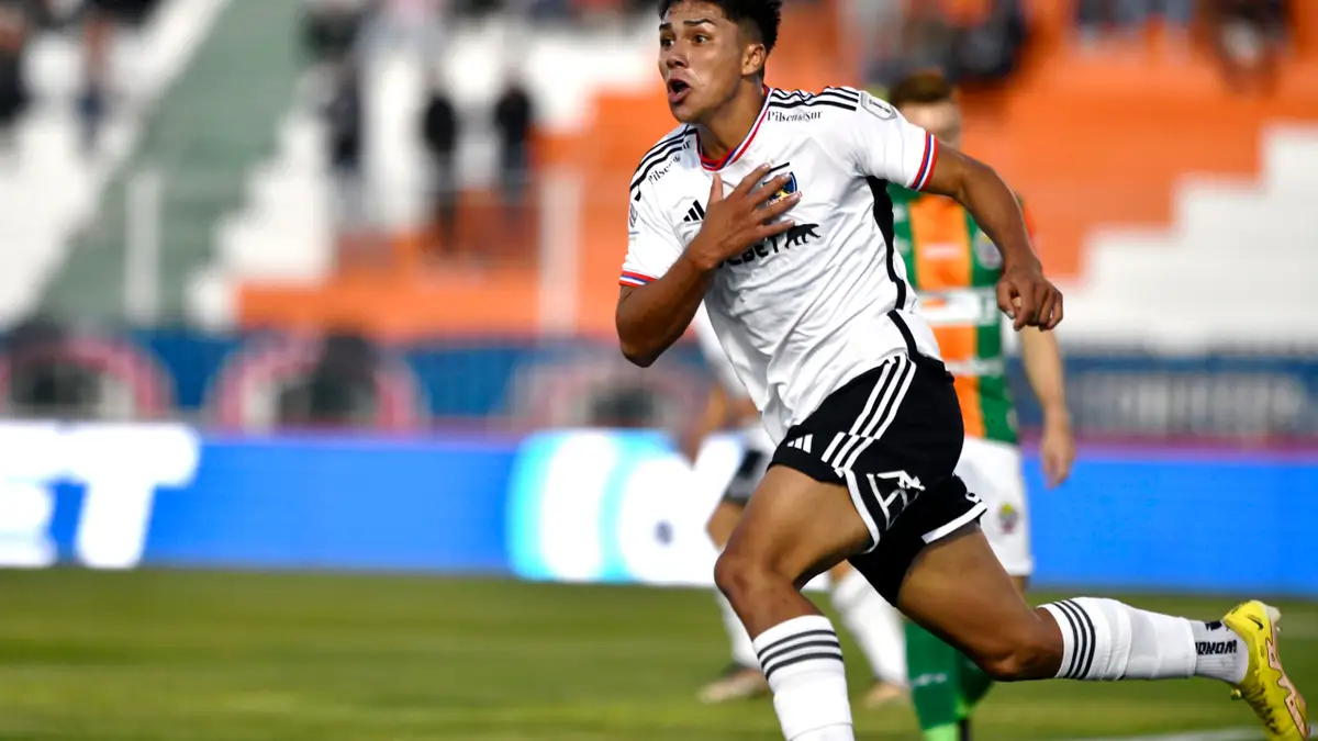 Futbol, Cobresal vs Colo Colo. Fecha 9, campeonato Nacional 2023. El jugador de Colo Colo Damian Pizarro, centro, celebra su gol contra Cobresal durante el partido de primera división disputado en el estadio El Cobre en El Salvador, Chile. 18/03/2023 Alejandro Pizarro Ubilla/Photosport Football, Cobresal vs Colo Colo. 9nd turn, 2023 National Championship. Colo Colo’s player Damian Pizarro, center, celebrates after scoring against Cobresal during the first division match at the stadium El Cobre in El Salvador, Chile. 18/03/2023 Alejandro Pizarro Ubilla/Photosport