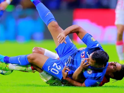 [VIDEO] La gran jugada de Iván Morales que sacó aplausos entre los hinchas de Cruz Azul