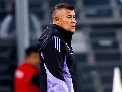 Aseguran que Universidad Católica buscaría quedarse con posible reemplazo de Jorge Almirón en Colo-Colo