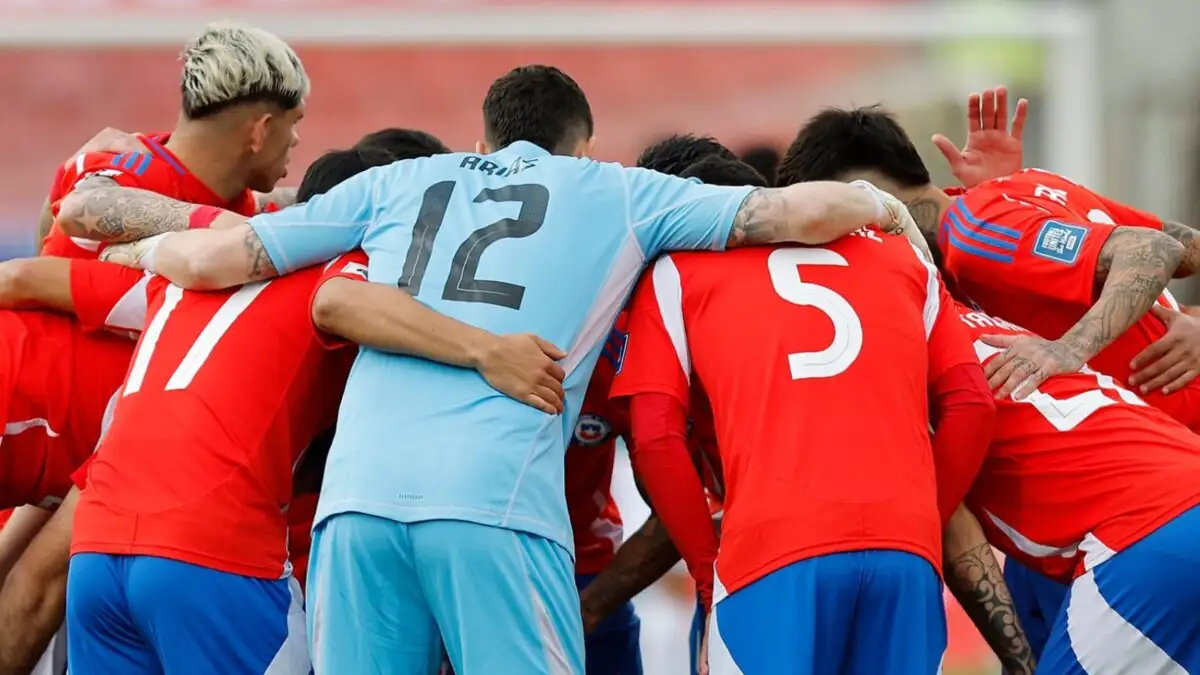 La Selección Chilena probó dos formaciones para enfrentar a Brasil.