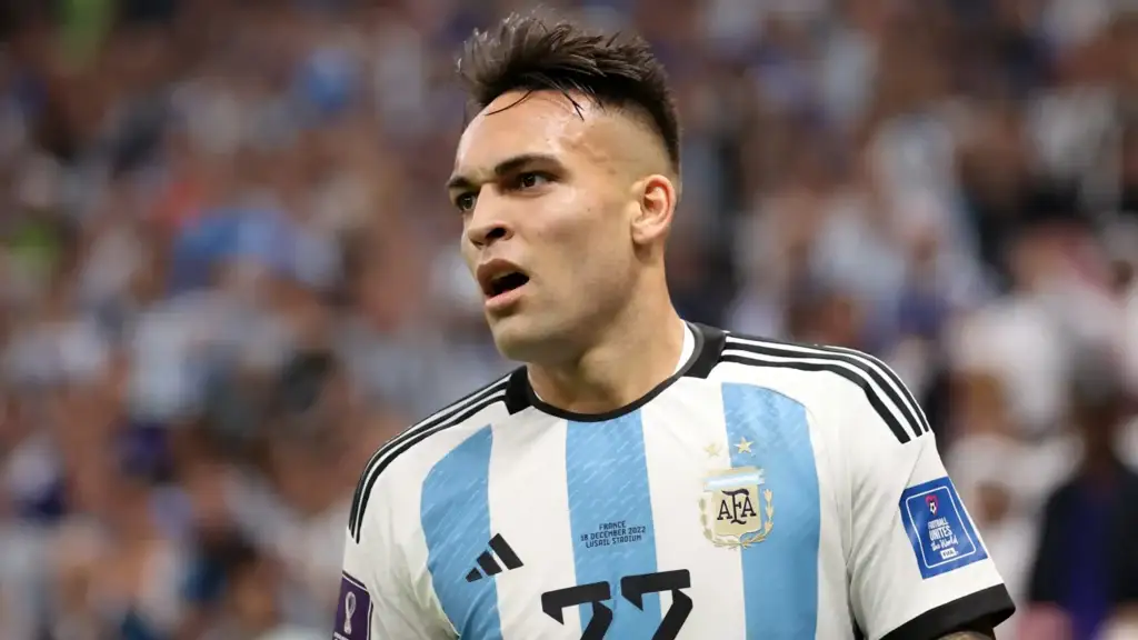 Damián Pizarro tiene mejores registros iniciales que Lautaro Martínez.