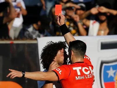 Informe arbitral revela la razón por la que Maximiliano Falcón fue expulsado ante Everton: Se anticipa fuerte sanción