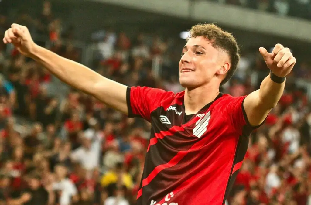 Luciano Arriagada partió a Athletico Paranaense por falta de oportunidades en Colo-Colo.