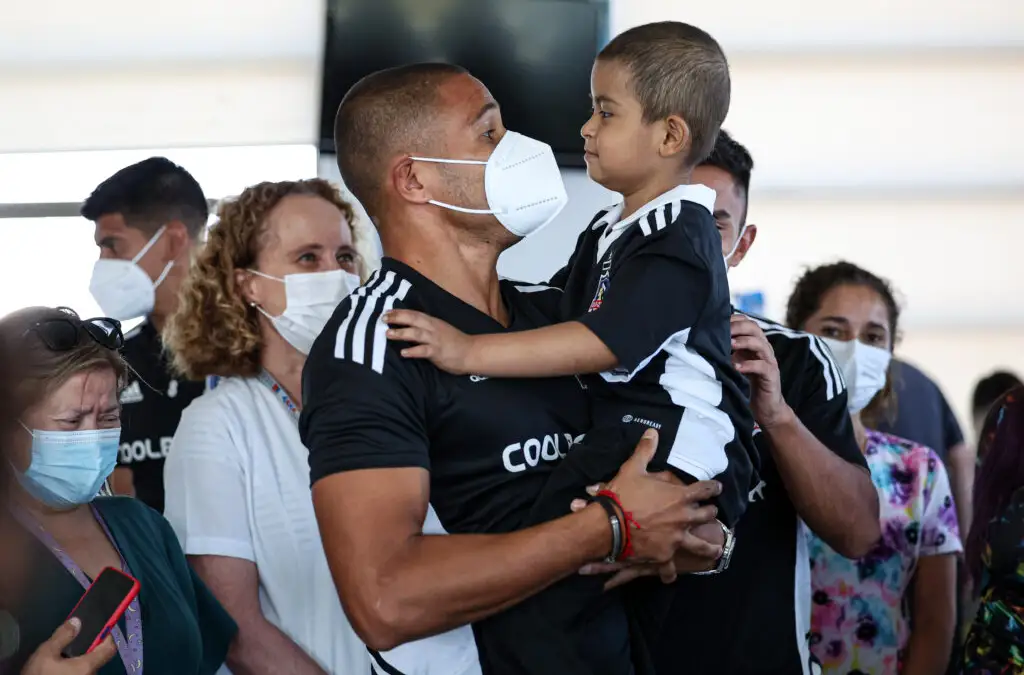 Los futbolistas compartieron con niños que padecen cáncer.