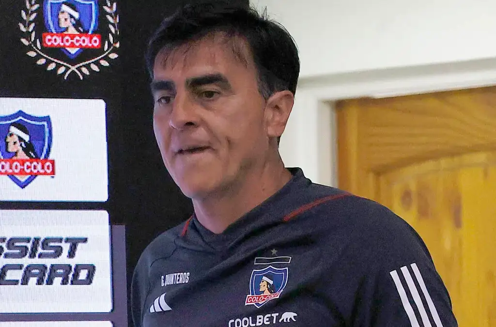 En Colo-Colo siguen buscando al reemplazante de Gustavo Quinteros.