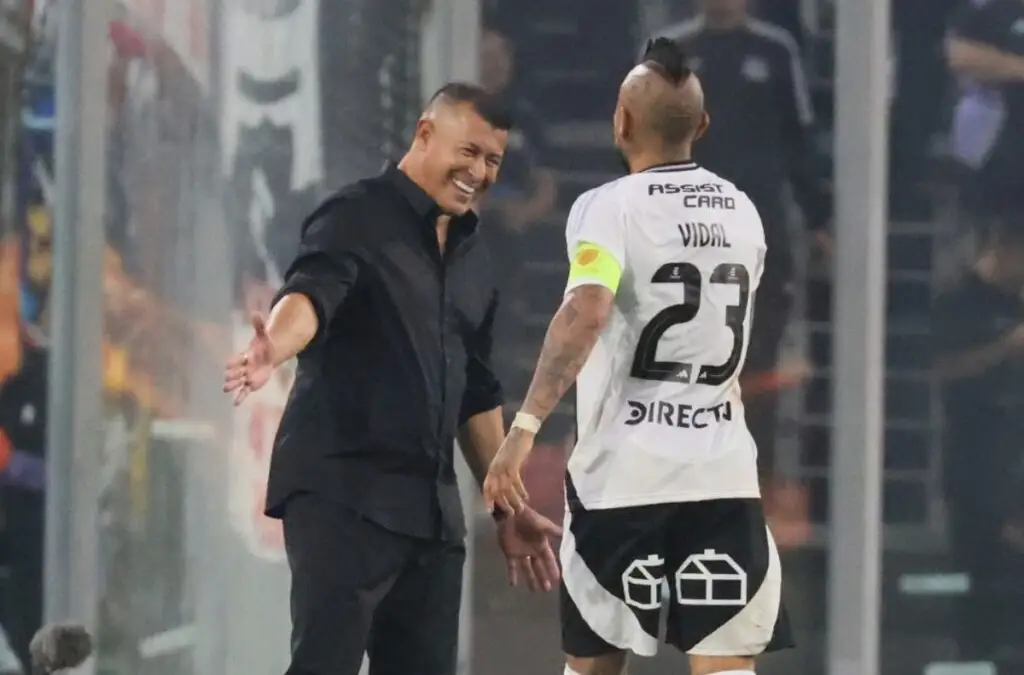 Jorge Almirón le dio el visto bueno a Arturo Vidal para salir a Pachuca.