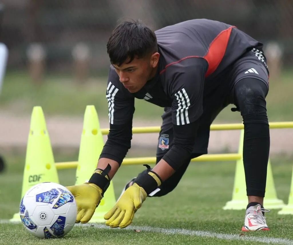 Ricardo Rivera entrenando durante la intertemporada con Colo-Colo en Pirque.