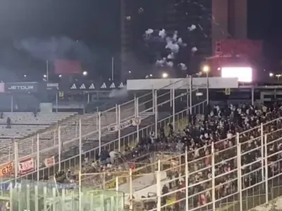 El bochornoso acto de la hinchada de Colo-Colo que provocó suspender el amistoso ante Universitario