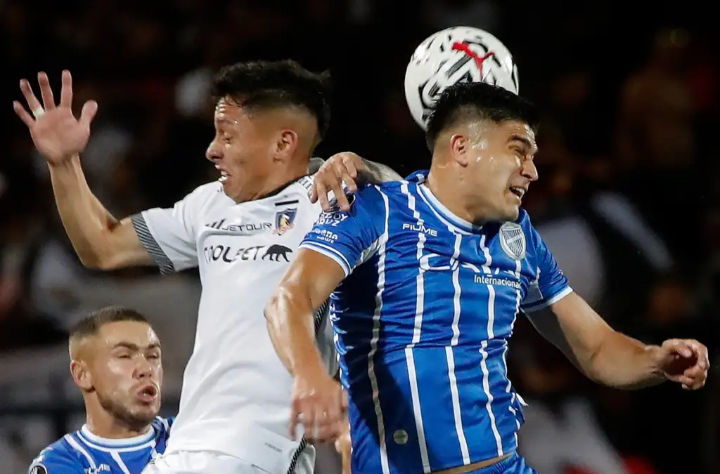 Colo-Colo recibirá a Godoy Cruz en el Estadio Monumental.