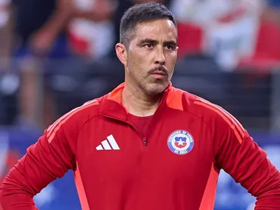 Por todas las regiones de Chile: Claudio Bravo anuncia gira por su despedida del fútbol profesional