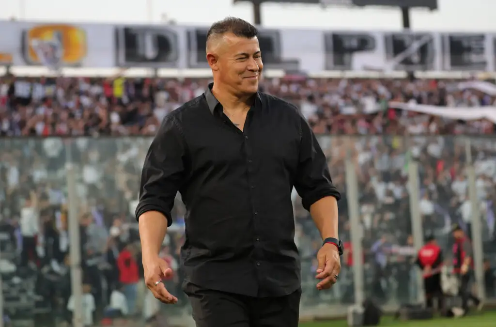Jorge Almirón descartó buscar incorporaciones si no hay salidas de Colo-Colo.