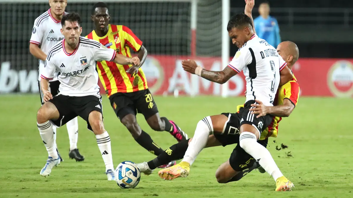 Colo-Colo registra dos triunfos en 18 enfrentamientos contra equipos colombianos.